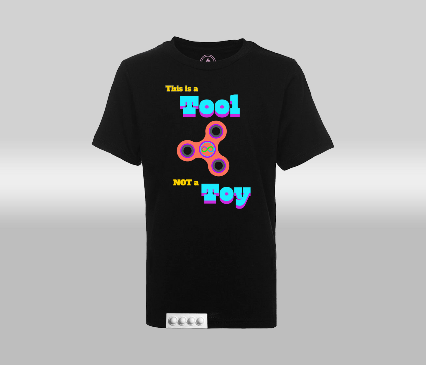 H101 - Kids/Black tee/white pop it